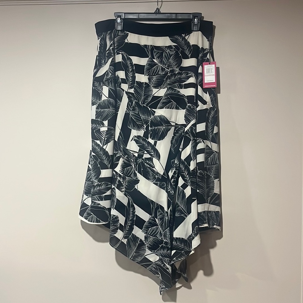 Vince Camuto Womens Tropical Shadows Asymmetrical Skirt, Black and cream, NWT